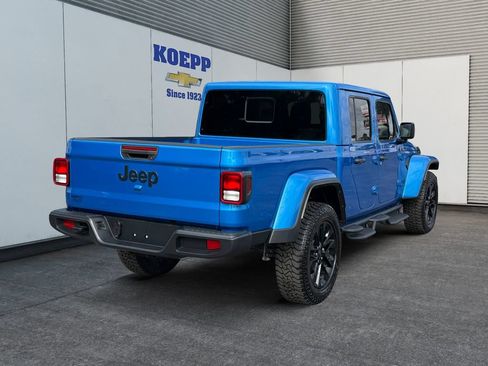 Used 2025 Jeep Gladiator Sport AWD/4WD image 5