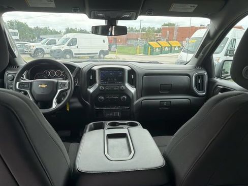 Used 2020 Chevrolet Silverado 1500 LT AWD/4WD image 30