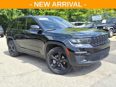Used 2025 Jeep Grand Cherokee Limited w/ Black Appearance Package