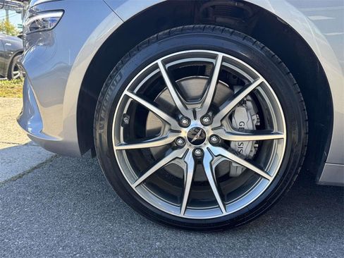 Used 2025 Genesis G70 2.5T image 9