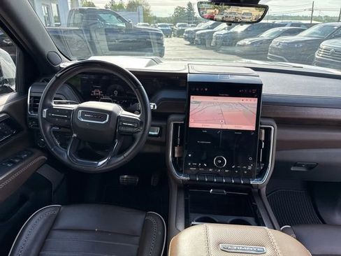 Used 2025 GMC Yukon Denali Ultimate AWD/4WD image 10