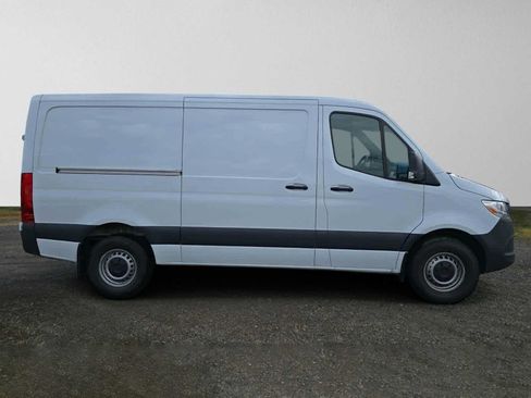 Used 2025 Mercedes-Benz Sprinter 2500 image 2