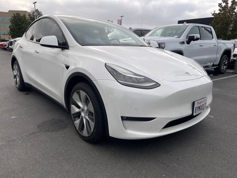 Used 2021 Tesla Model Y Long Range AWD/4WD image 1