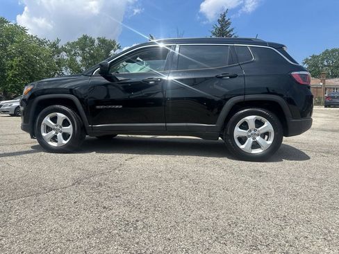 Used 2018 Jeep Compass Latitude w/ Popular Equipment Group FWD image 4
