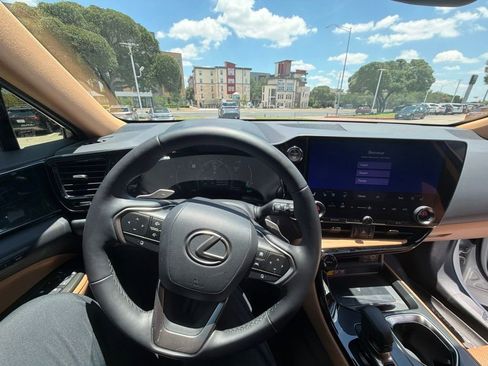 Used 2025 Lexus NX 350h AWD w/ Accessory Package (2T) image 12