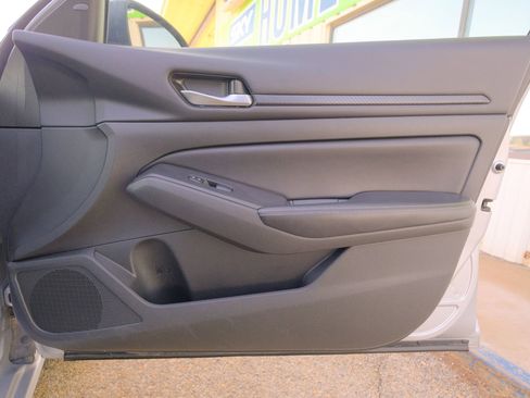 Used 2024 Nissan Altima 2.5 SV image 17