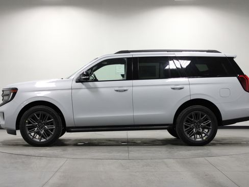 New 2026 Ford Expedition Platinum w/ Stealth Appearance Package image 7