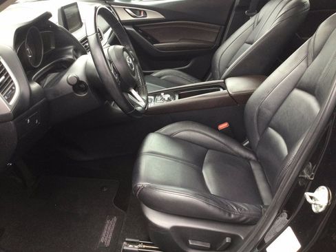 Used 2018 MAZDA MAZDA3 Touring FWD image 19
