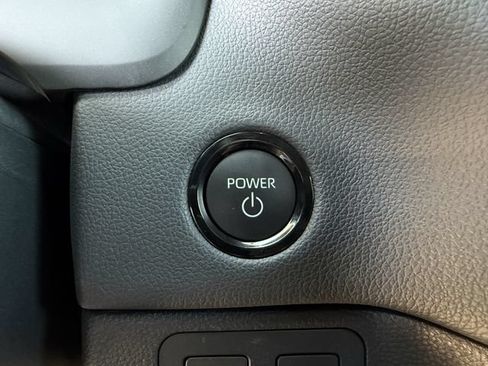 Used 2025 Toyota Tundra Limited AWD/4WD image 25