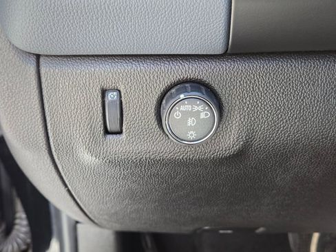 Used 2021 Chevrolet Colorado Z71 w/ Safety Package RWD image 28