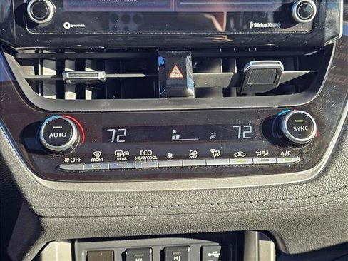 Used 2022 Toyota Corolla Cross XLE image 24