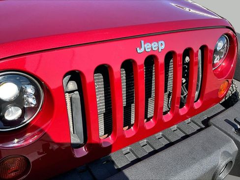 Used 2013 Jeep Wrangler Sport w/ Connectivity Group AWD/4WD image 30