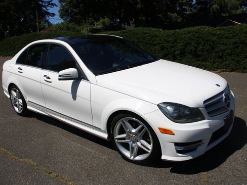 Used 2013 Mercedes-Benz C 300 4MATIC Sedan image 2