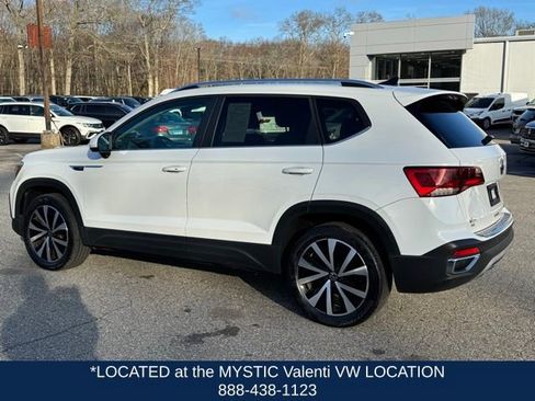 Certified 2023 Volkswagen Taos SE w/ Panoramic Sunroof Package image 8
