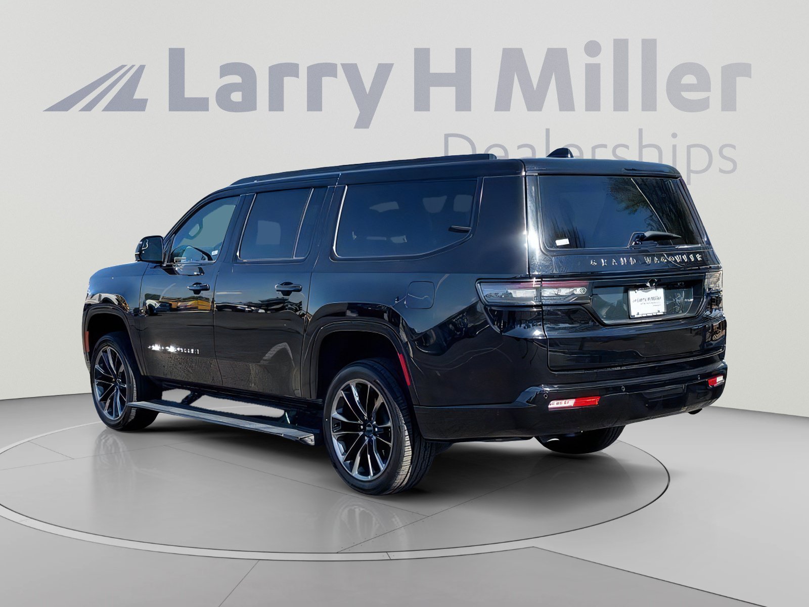Used 2024 Jeep Grand Wagoneer L Series II w/ Quick Order Packagew 28T AWD/4WD image 4