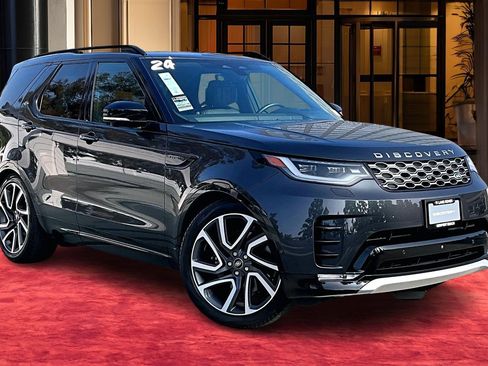 Used 2024 Land Rover Discovery Metropolitan Edition image 11