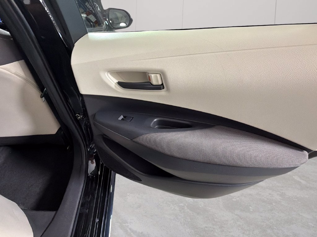 Used 2021 Toyota Corolla LE FWD image 32