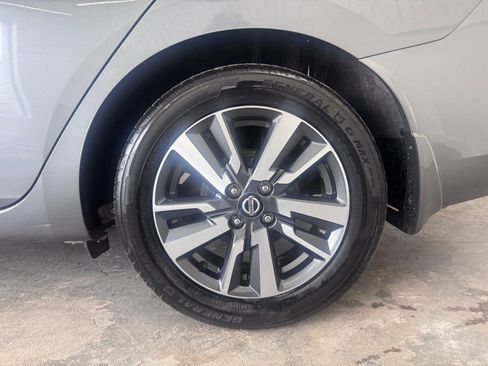 Used 2021 Nissan Versa SV FWD image 14