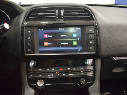 Used 2018 Jaguar F-PACE Premium image 23