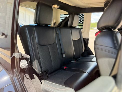 Used 2017 Jeep Wrangler Unlimited Sahara AWD/4WD image 26