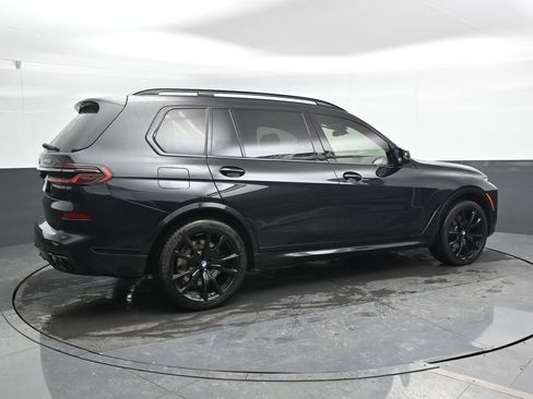 Used 2025 BMW X7 M60i image 4