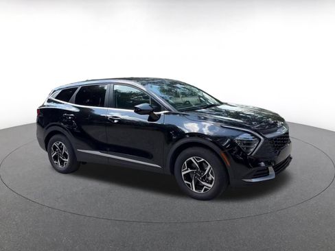 Used 2025 Kia Sportage LX FWD image 2