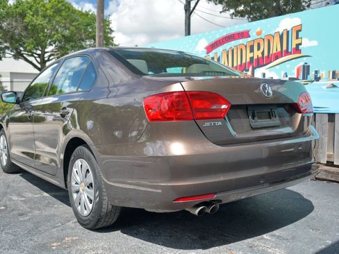 Used 2014 Volkswagen Jetta S image 6