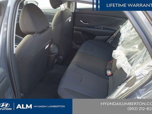 New 2026 Hyundai Elantra SE FWD image 17