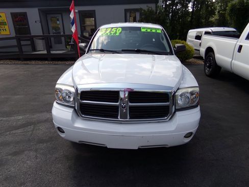 Used 2006 Dodge Dakota SLT image 2