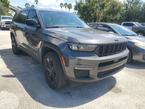 Used 2025 Jeep Grand Cherokee L Limited w/ Black Appearance Package RWD image 2