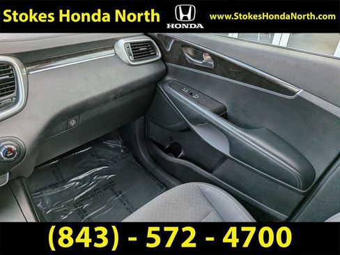 Used 2018 Kia Sorento FWD image 21