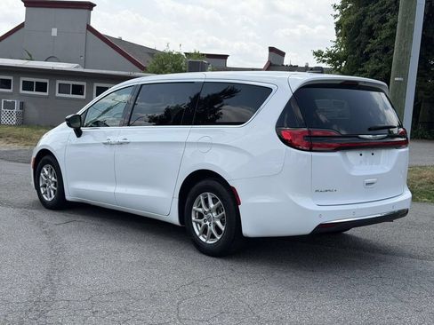 Certified 2024 Chrysler Pacifica Touring-L FWD image 22
