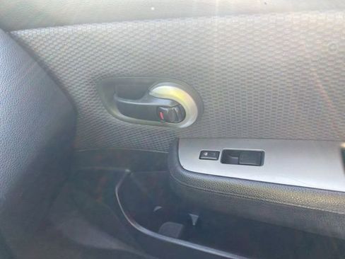 Used 2009 Nissan Versa Hatchback w/ Convenience Pkg FWD image 23
