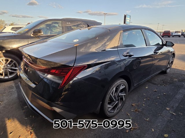 Used 2025 Hyundai Elantra SEL FWD image 4
