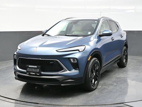Used 2024 Buick Encore GX Sport Touring image 2