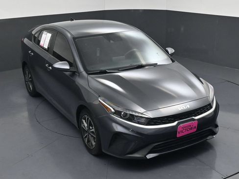 Used 2022 Kia Forte LXS FWD image 16
