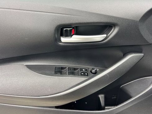 Used 2021 Toyota Corolla LE image 11