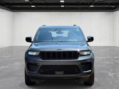 Certified 2024 Jeep Grand Cherokee Altitude AWD/4WD image 8