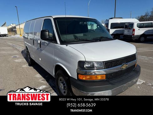 Used 2017 Chevrolet Express 3500 RWD image 16