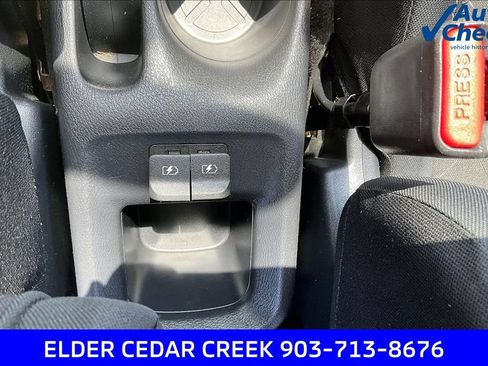 Used 2018 Nissan Kicks SV FWD image 34