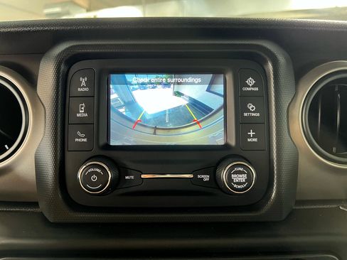 Used 2018 Jeep Wrangler Unlimited Sport S image 34