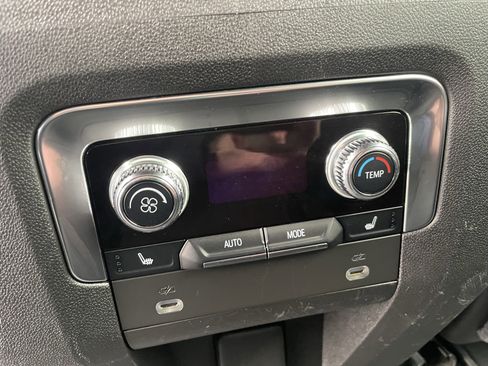 Used 2021 GMC Yukon XL SLT w/ SLT Luxury Plus Package image 29