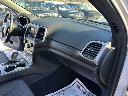 Certified 2019 Jeep Grand Cherokee Laredo image 25