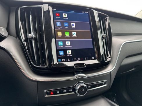 Certified 2025 Volvo XC60 B5 Core image 25
