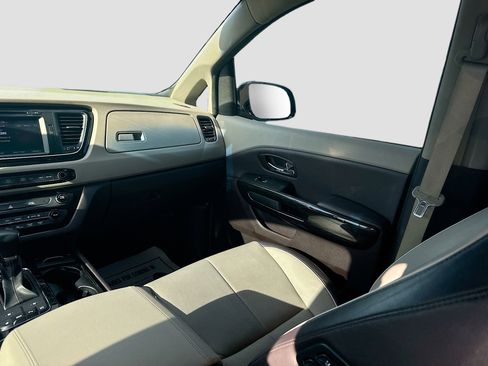 Used 2018 Kia Sedona SX Limited image 24