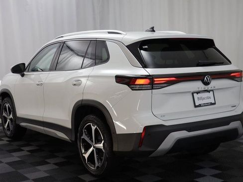 New 2025 Volkswagen Tiguan SE w/ Panoramic Sunroof Package image 14