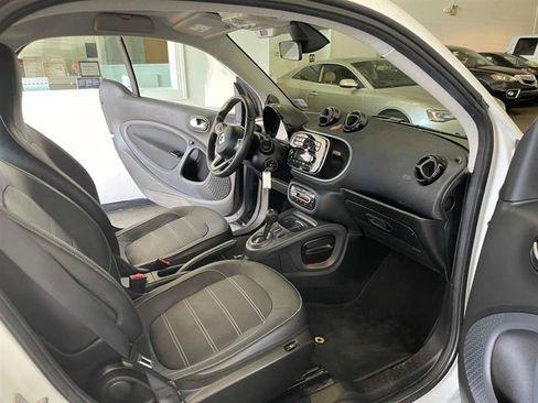 Used 2016 smart fortwo Coupe RWD image 27