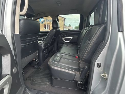 Used 2017 Nissan Titan SL RWD image 22