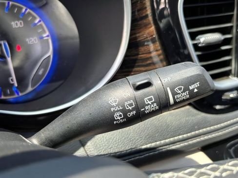 Used 2022 Chrysler Pacifica Limited w/ Uconnect Theater Family Group AWD/4WD image 24