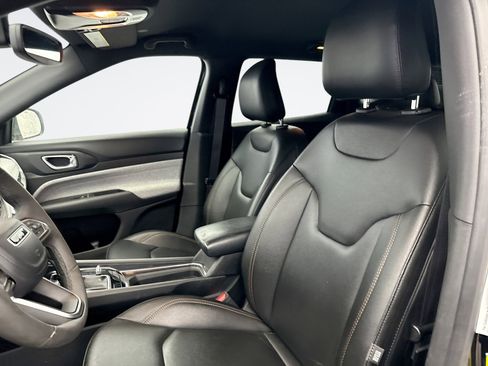 Used 2023 Jeep Compass Latitude image 10